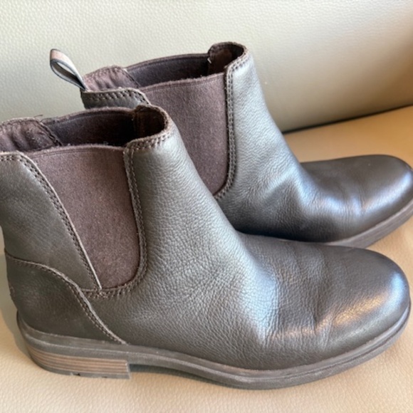 UGG Australia sz US 10 (UK 8, EU 41) Women's premium leather Chelsea boots brown - Picture 1 of 16